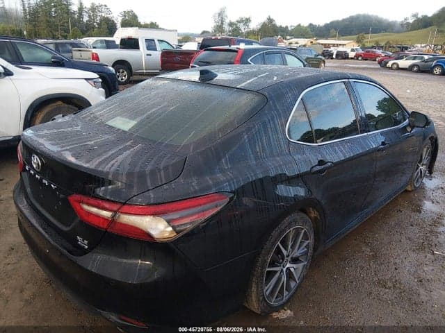 2021 TOYOTA CAMRY XLE AWD 4
