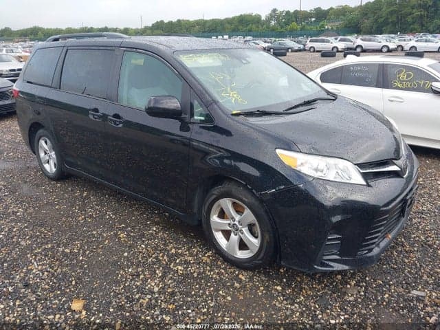 2020 TOYOTA SIENNA LE 1