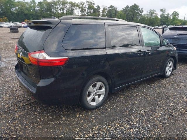 2020 TOYOTA SIENNA LE 4