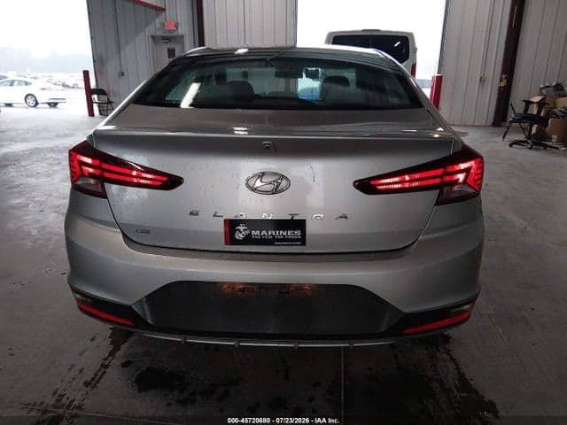 2020 HYUNDAI ELANTRA SE 16