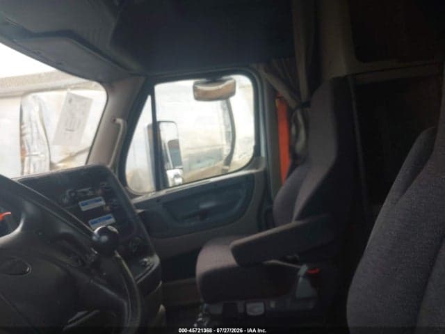 2017 FREIGHTLINER CASCADIA 125 8