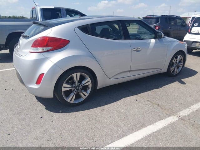 2017 HYUNDAI VELOSTER VALUE EDITION 4