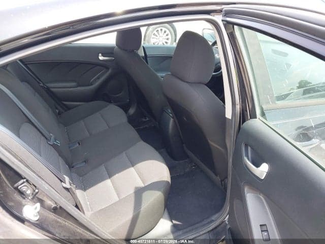 2017 KIA FORTE LX 8