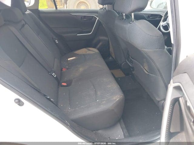 2022 TOYOTA RAV4 LE 8