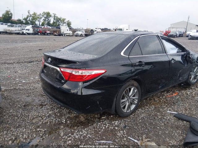 2017 TOYOTA CAMRY SE 4