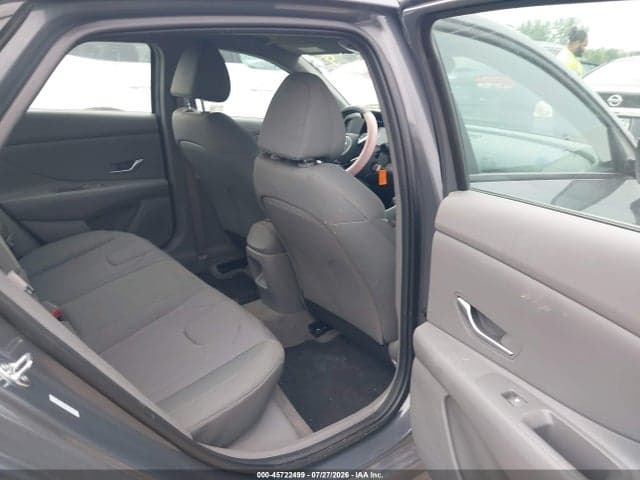 2025 HYUNDAI ELANTRA SE 8