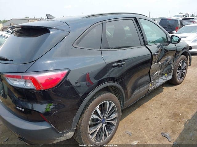 2021 FORD ESCAPE SE 4