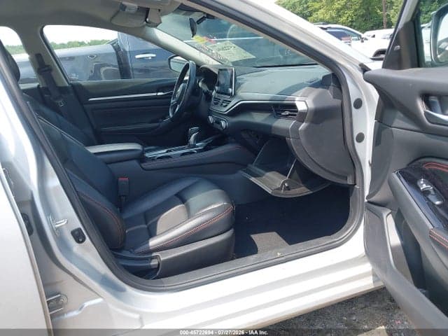 2023 NISSAN ALTIMA SR FWD 5