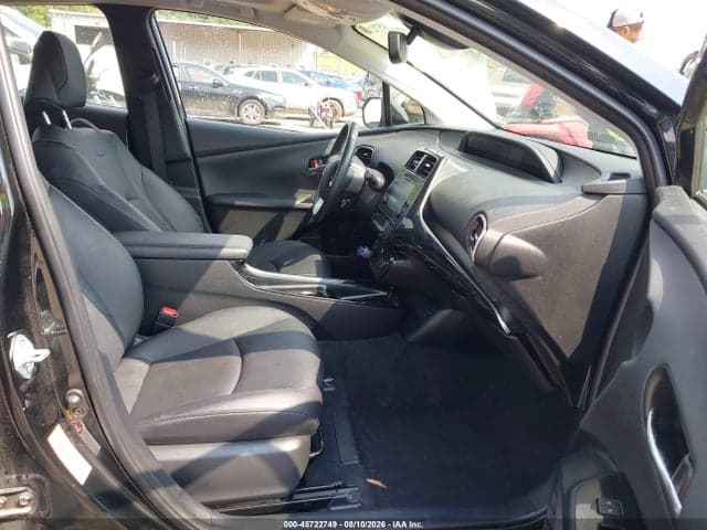 2017 TOYOTA PRIUS FOUR 5