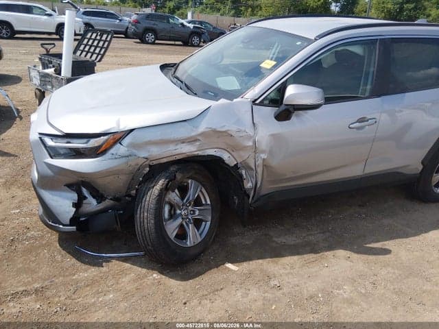 2024 TOYOTA RAV4 XLE 6