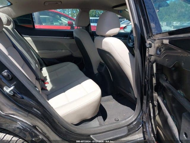2017 HYUNDAI ELANTRA SE 8
