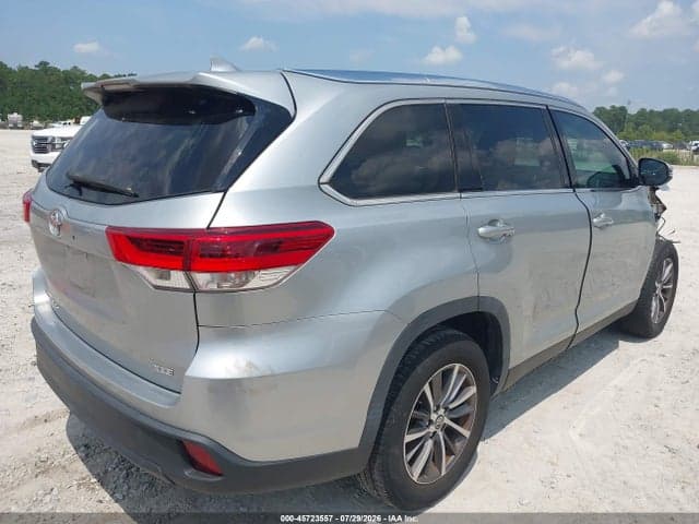 2019 TOYOTA HIGHLANDER XLE 4