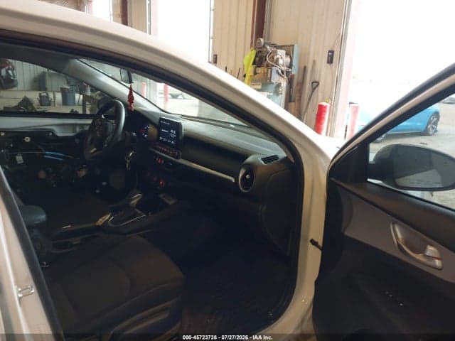 2023 KIA FORTE LXS 5