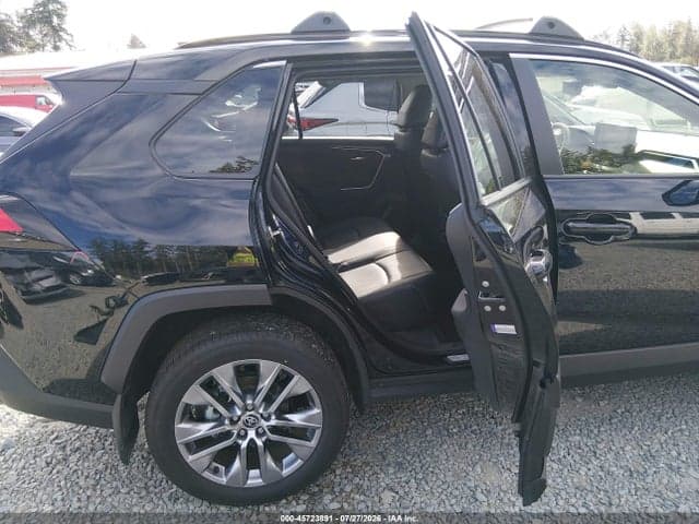 2025 TOYOTA RAV4 XLE PREMIUM 8
