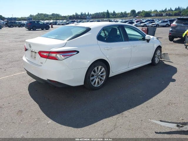2019 TOYOTA CAMRY LE 4
