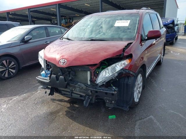 2017 TOYOTA SIENNA XLE 7 PASSENGER 6