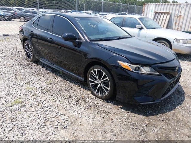 2018 TOYOTA CAMRY SE 1