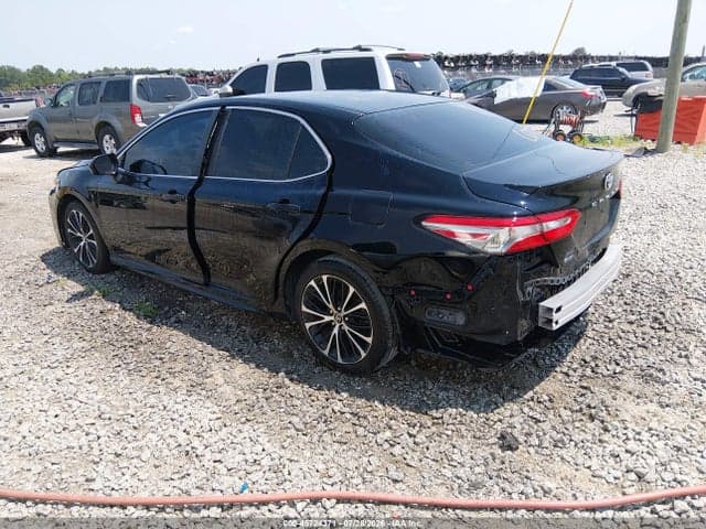 2018 TOYOTA CAMRY SE 3