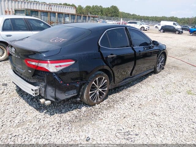 2018 TOYOTA CAMRY SE 4