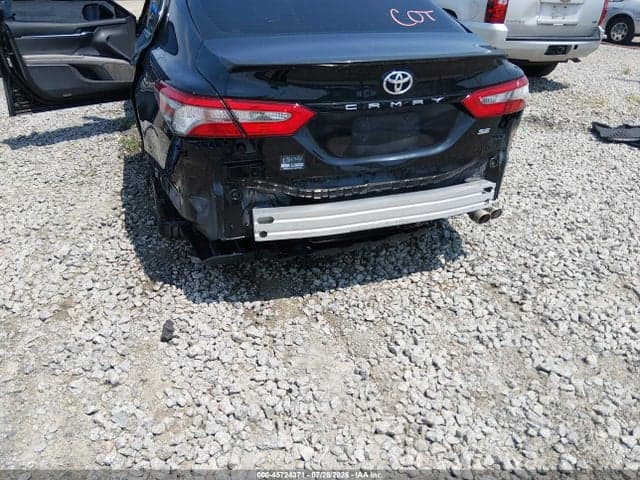 2018 TOYOTA CAMRY SE 6