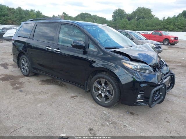 2019 TOYOTA SIENNA SE 1