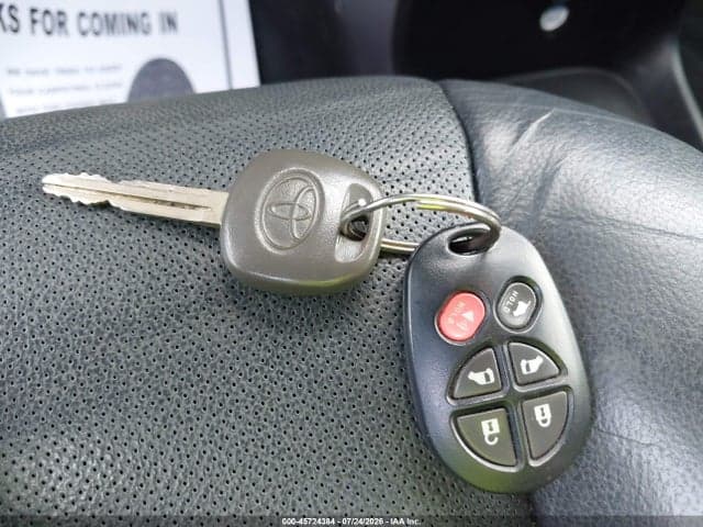 2019 TOYOTA SIENNA SE 11