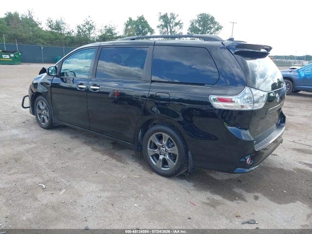 2019 TOYOTA SIENNA SE 3