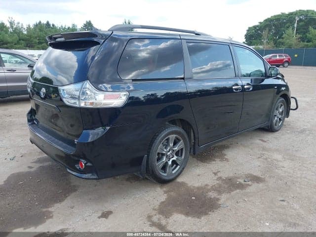 2019 TOYOTA SIENNA SE 4