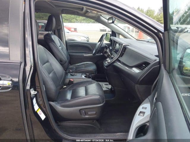 2019 TOYOTA SIENNA SE 5