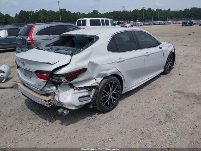 2022 TOYOTA CAMRY SE 4