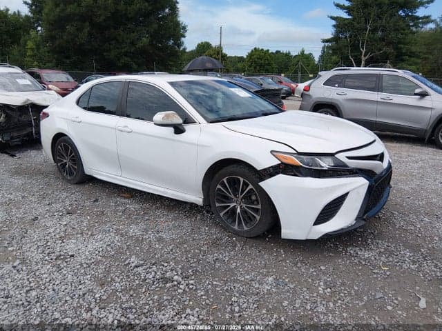 2018 TOYOTA CAMRY SE 1