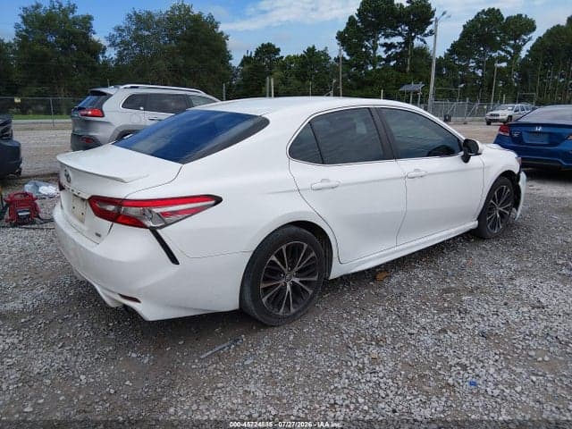 2018 TOYOTA CAMRY SE 4