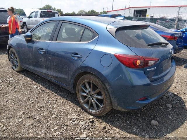 2018 MAZDA MAZDA3 TOURING 3