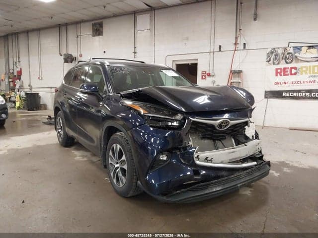 2021 TOYOTA HIGHLANDER XLE - 1