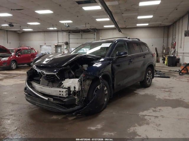 2021 TOYOTA HIGHLANDER XLE 2