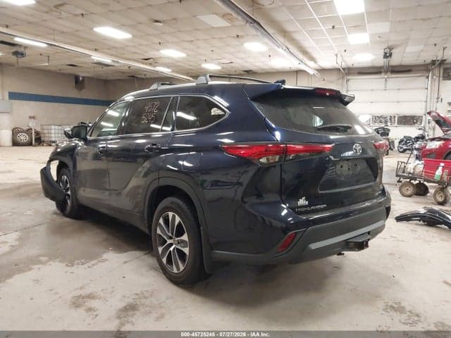 2021 TOYOTA HIGHLANDER XLE 3