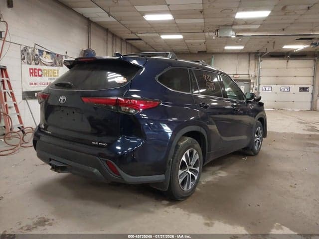 2021 TOYOTA HIGHLANDER XLE 4