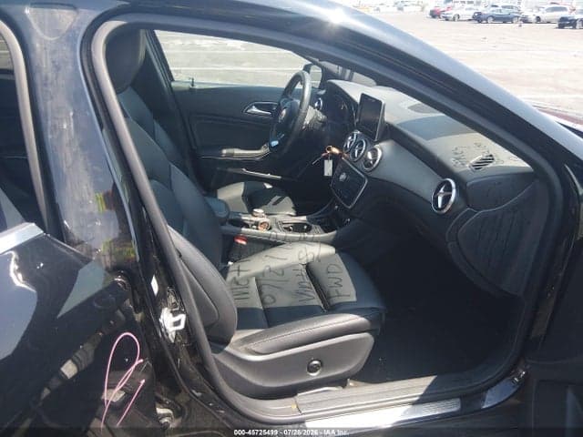 2017 MERCEDES-BENZ GLA 250 5