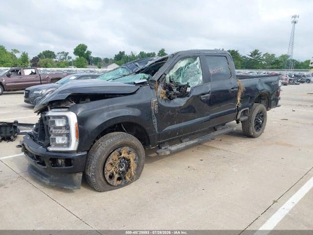 2025 FORD F-250 LARIAT 2