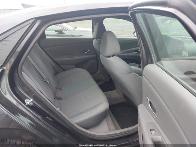 2021 HYUNDAI ELANTRA SE 8