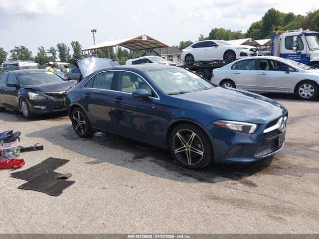 2022 MERCEDES-BENZ A 220 - 1