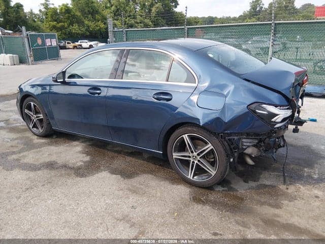 2022 MERCEDES-BENZ A 220 3