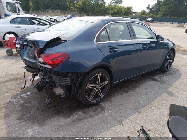 2022 MERCEDES-BENZ A 220 4