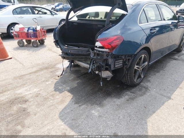 2022 MERCEDES-BENZ A 220 6