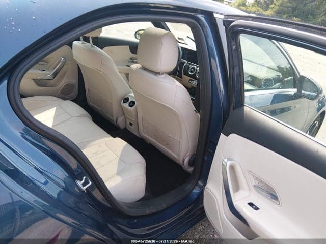2022 MERCEDES-BENZ A 220 8