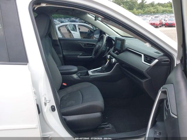 2020 TOYOTA RAV4 LE 5