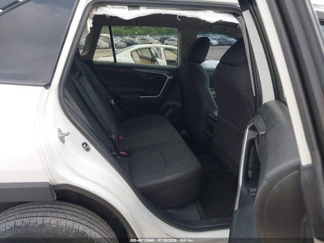 2020 TOYOTA RAV4 LE 8