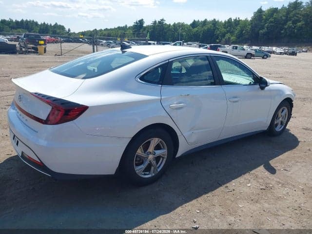 2022 HYUNDAI SONATA SE 4