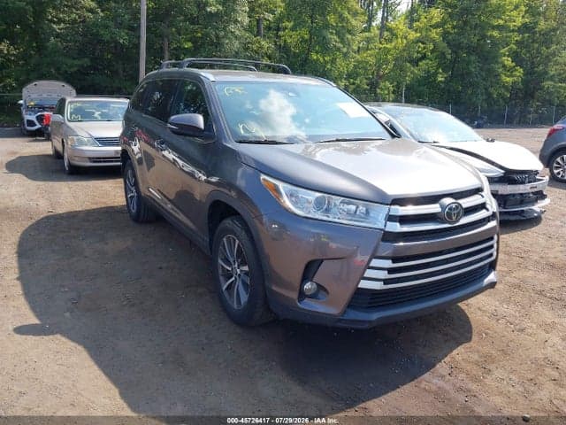 2017 TOYOTA HIGHLANDER XLE 1