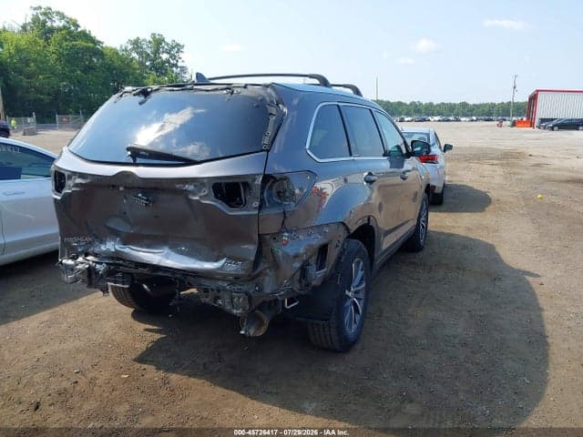 2017 TOYOTA HIGHLANDER XLE 4
